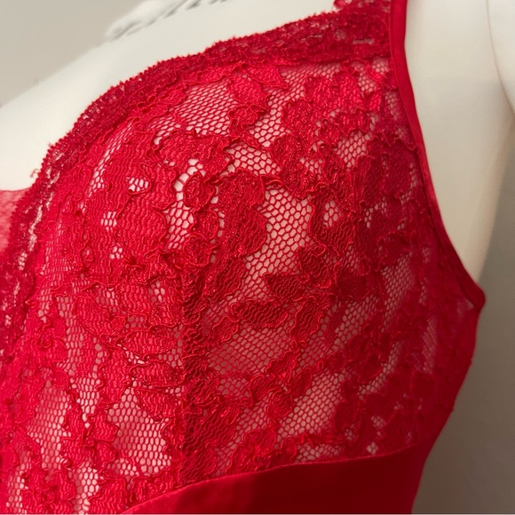 M Vs Victoria’s Secret 1990’s Vintage Gold Label satin & lace red long slip gown - Picture 4 of 9